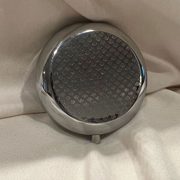 The Nativity Story Travel Pill Box 3 Compartment Medicine Case NEW Christian - Picture 4 of 5